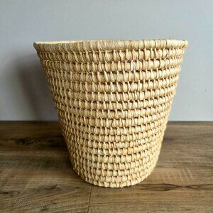 wicker planter/cover pot.